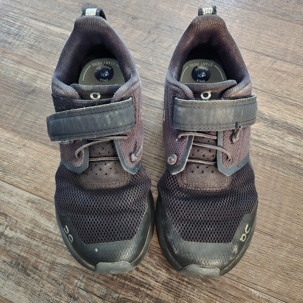 On Cloud Sky Sneakers Kids Size 12‎ Black Grey Athletic Running Shoes 41.98394